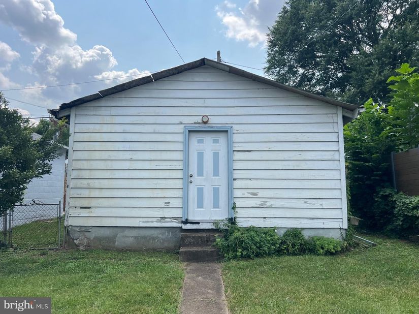 1903 Lawrence NE, Washington DC 20018