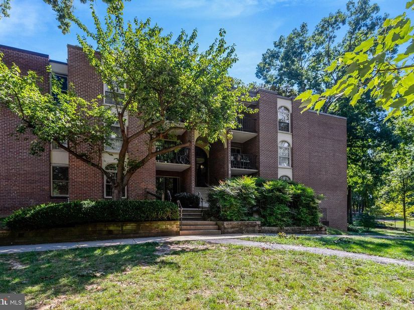 3310 Woodburn Village Drive 11, Annandale VA 22003