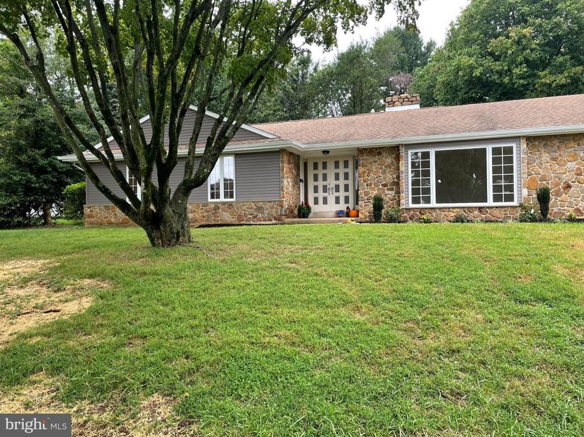 2734 Old Cedar Grove Road, Broomall PA 19008