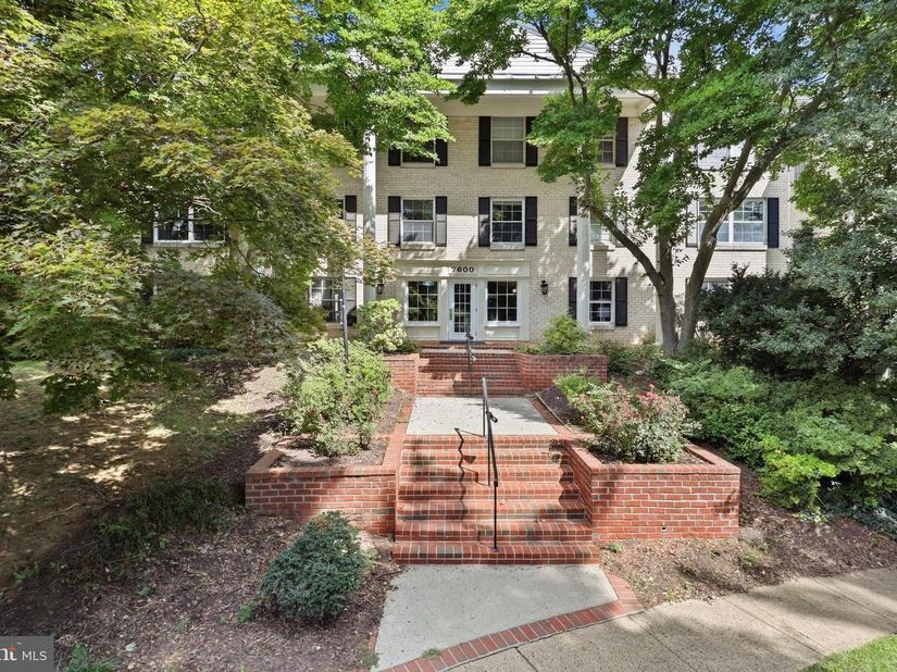 7600 Tremayne Place 104, Mclean VA 22102