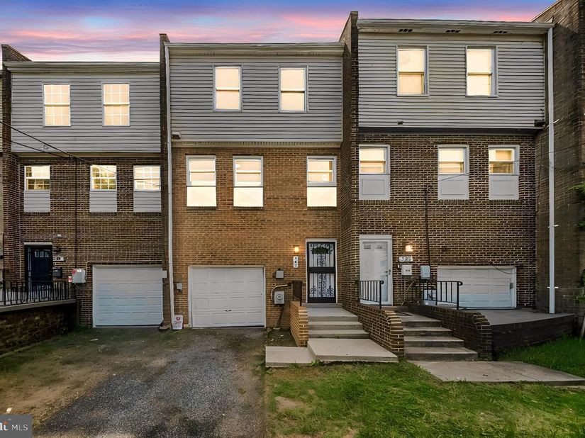 907 Barnaby Street SE, Washington DC 20032
