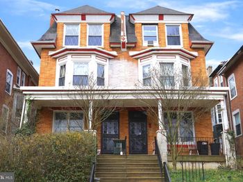 445 W Hansberry Street