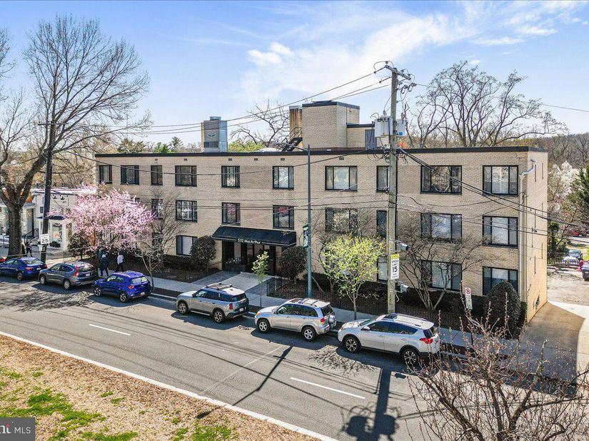 5112 Macarthur Boulevard NW 110, Washington DC 20016