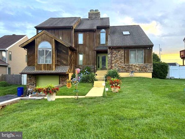 8908 Springview Road, Philadelphia PA 19111