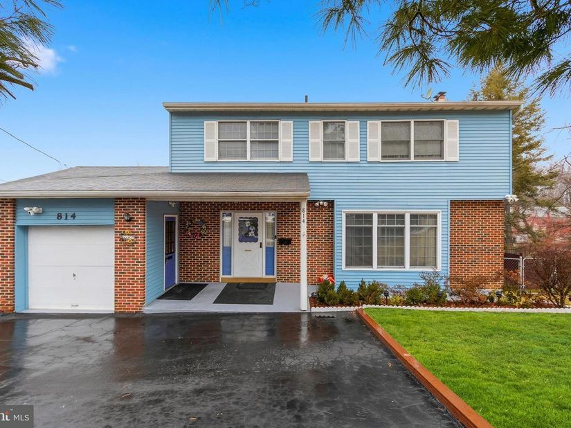814 Caledonia Street, Philadelphia PA 19128