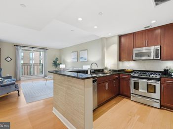 2050 Jamieson Avenue