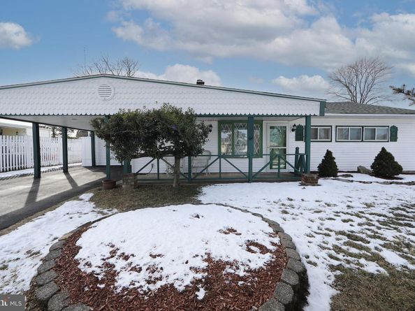 29 Pond Lane, Levittown PA 19054