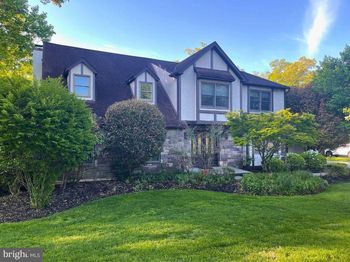 6 Locust Way