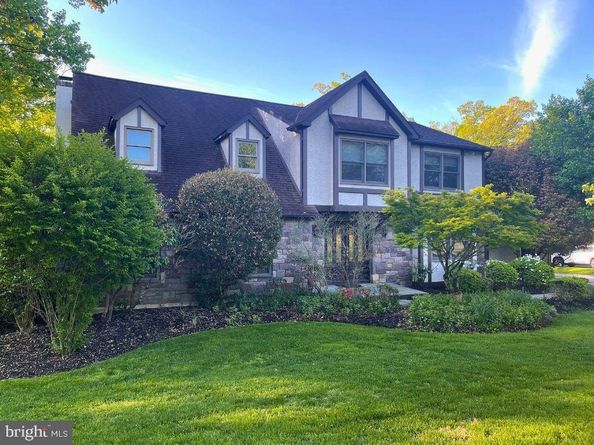 6 Locust Way, Lafayette Hill PA 19444