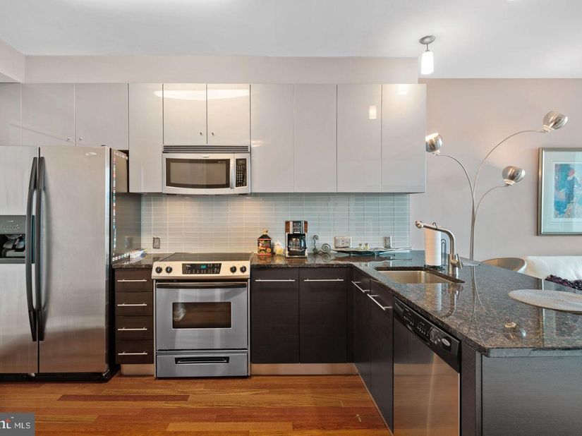 2101 Market Street 2608, Philadelphia PA 19103