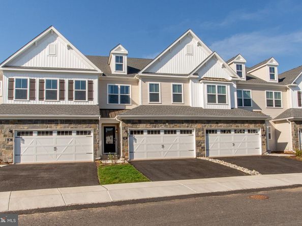 44 Parry Way, Warminster PA 18974