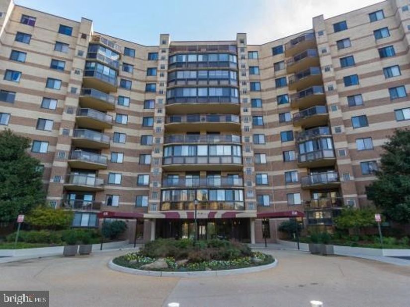 8380 Greensboro Drive 323, Mclean VA 22102