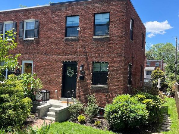 625 S Henry Street, Alexandria VA 22314