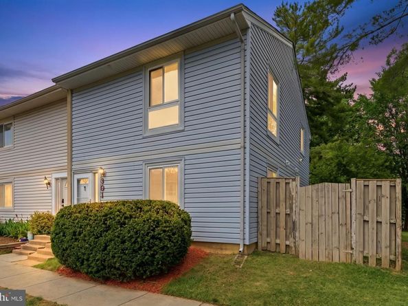 301 Reneau Way, Herndon VA 20170