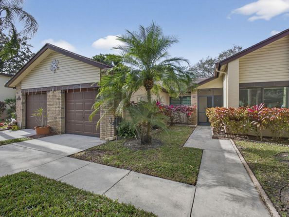 160 Ramblewood Circle, Royal Palm Beach FL 33411