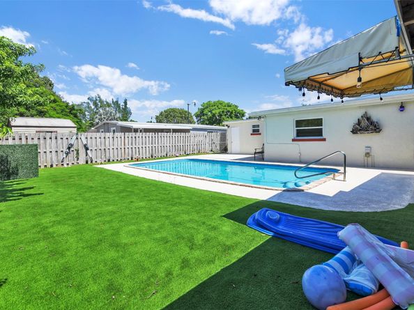 5221 NE 16th Ave, Pompano Beach FL 33064