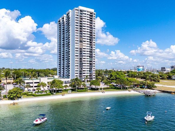 5600 N Flagler Drive Ph109, West Palm Beach FL 33407