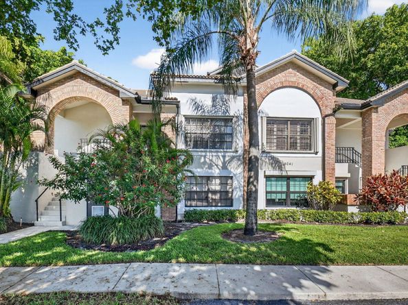 8041 Aberdeen Drive 202, Boynton Beach FL 33472