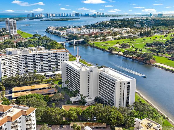 356 Golfview Road 805, North Palm Beach FL 33408