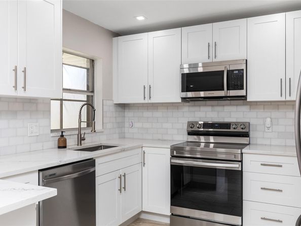 2002 SW Natura Blvd D, Deerfield Beach FL 33441