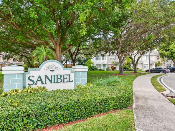 7711 Sanibel Dr, Tamarac FL 33321