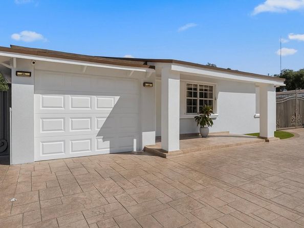 31 Miami Gardens Rd, West Park FL 33023