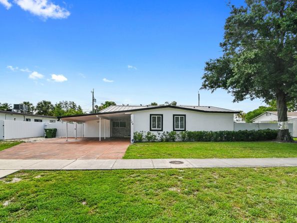 124 Davis Road, Palm Springs FL 33461
