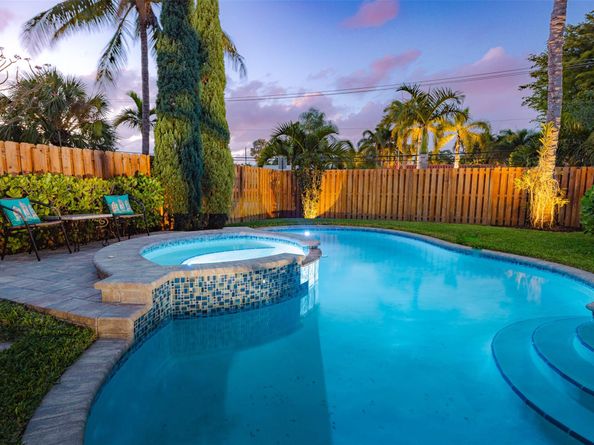 1924 NE 18th St, Fort Lauderdale FL 33305