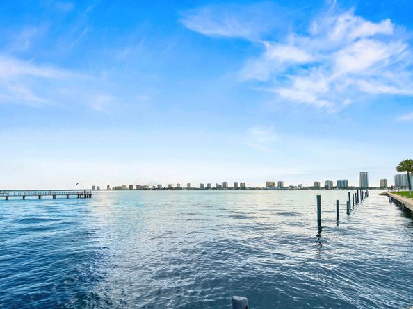 410 Wilma Circle 203, Riviera Beach FL 33404