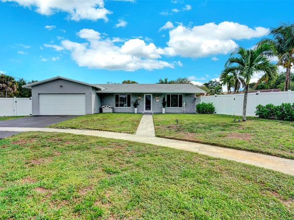 1250 SW 59th Ter, Plantation FL 33317