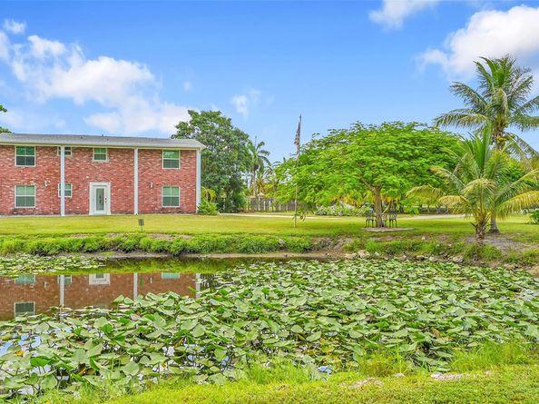 1201 N Old Hiatus Rd, Plantation FL 33323