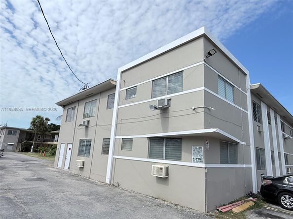 70 NW 77th Street 9, Miami FL 33150