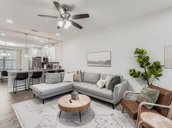 18803 Hogan CIR 14, Point Venture TX 78645