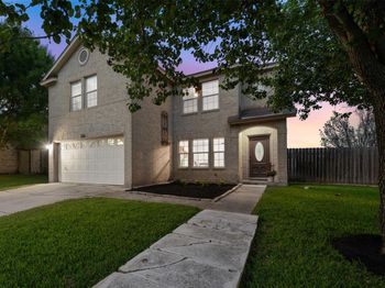200 Deercreek LN