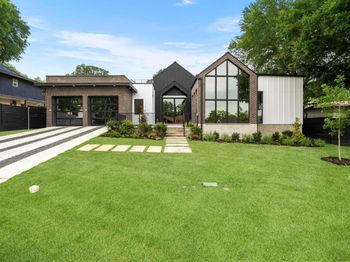1910 Crooked LN