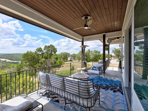 9008 Hobby LN, Jonestown TX 78645