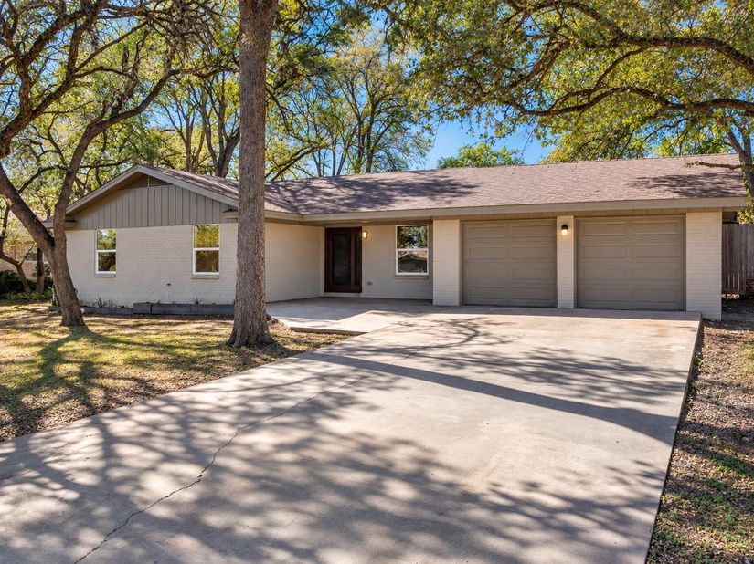 5704 Parkwood DR, Austin TX 78735