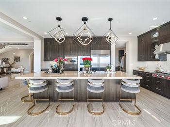 1132 Summit Oak