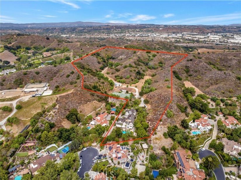 2 Via Terracaleta, Laguna Hills CA 92679