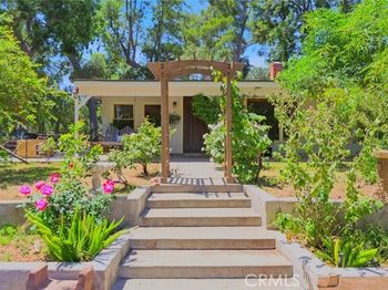 9522 La Canada