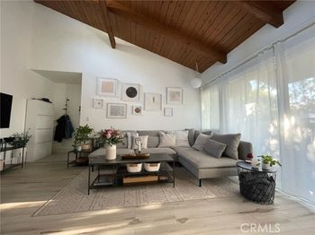 4806 Hollow Corner