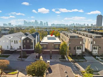 2009/2011 N Prairie Avenue 