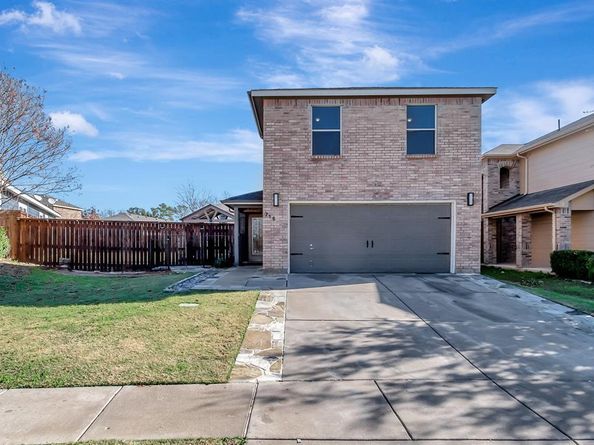 716  River Hill Lane , Fort Worth Texas 76114