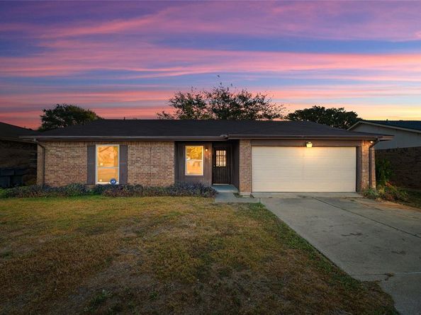 2742 E Pepperidge Drive , Lancaster Texas 75134