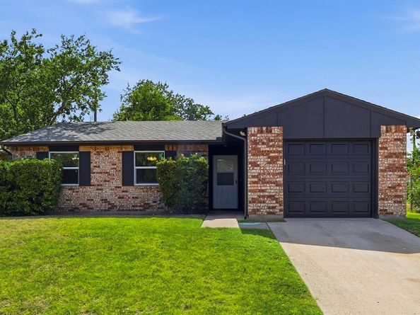 1211  Aspen Drive , Duncanville Texas 75116