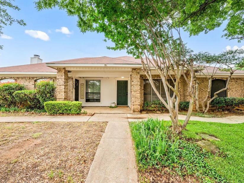 2911  Post Oak Drive , Euless Texas 76039