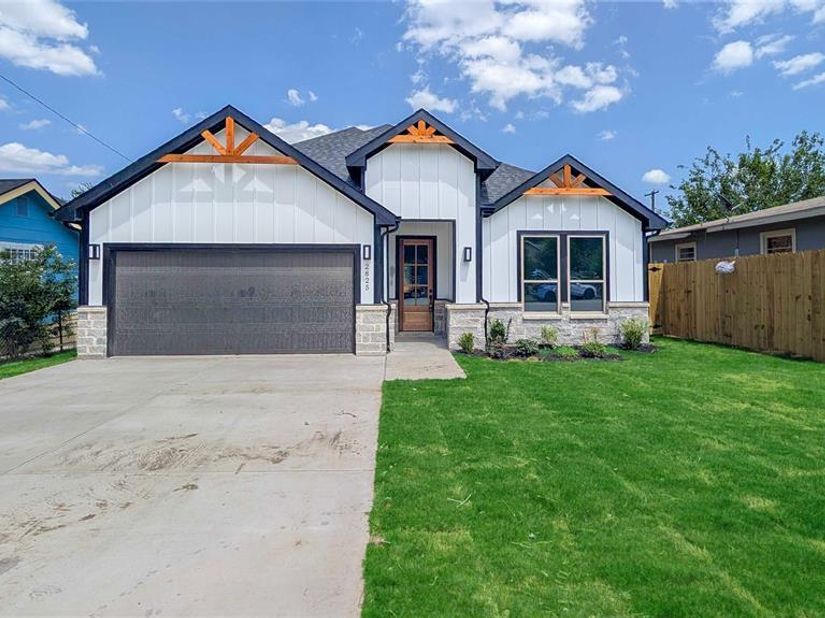 2825 S Grove Street , Fort Worth Texas 76104