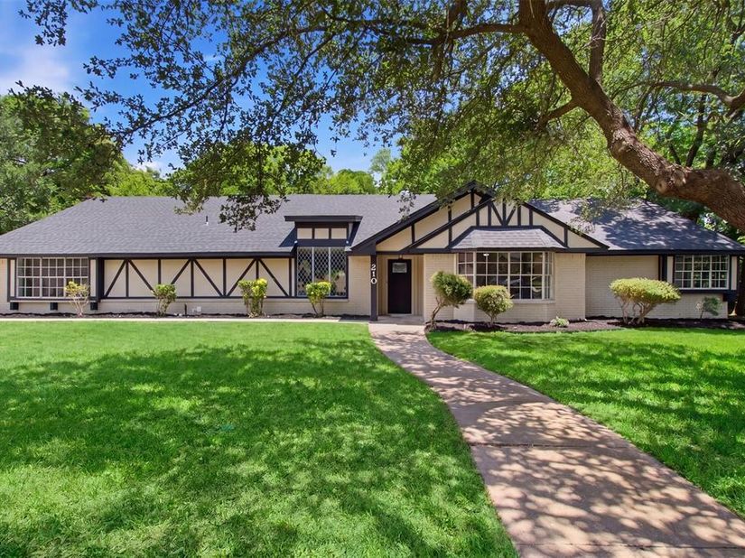 210  Squirebrook Drive , DeSoto Texas 75115