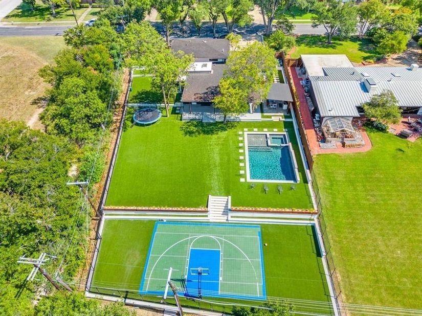9755  Van Dyke Road , Dallas Texas 75218