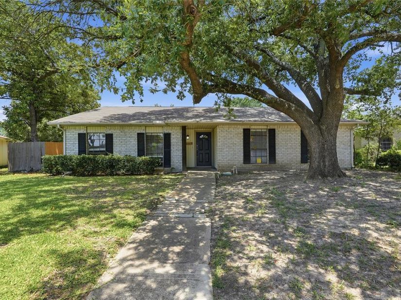 3517  Knoll Point Drive , Garland Texas 75043